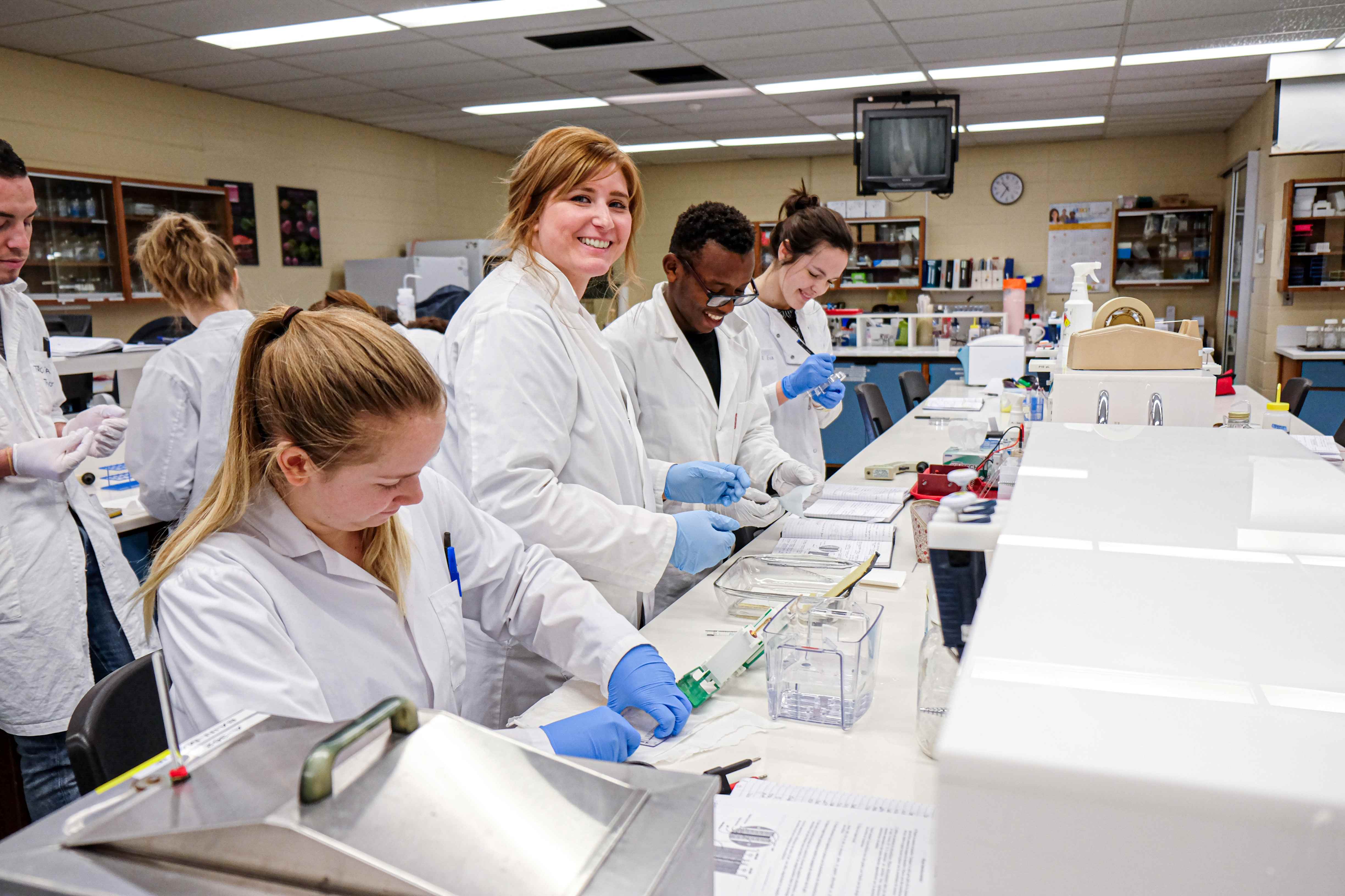 biotechnologies-labo-étudiants-1