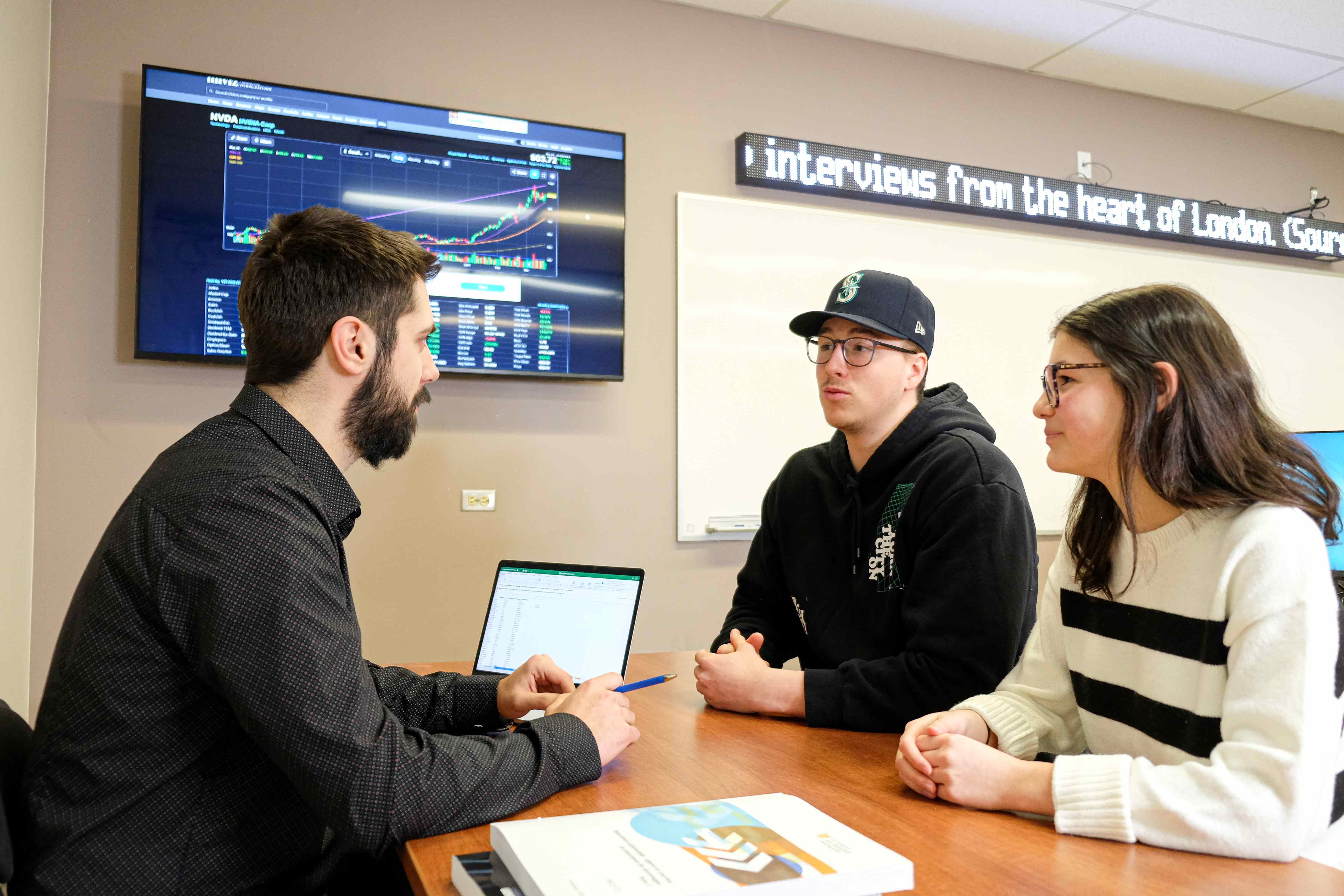 étudiants-classe-services-financiers-assurances
