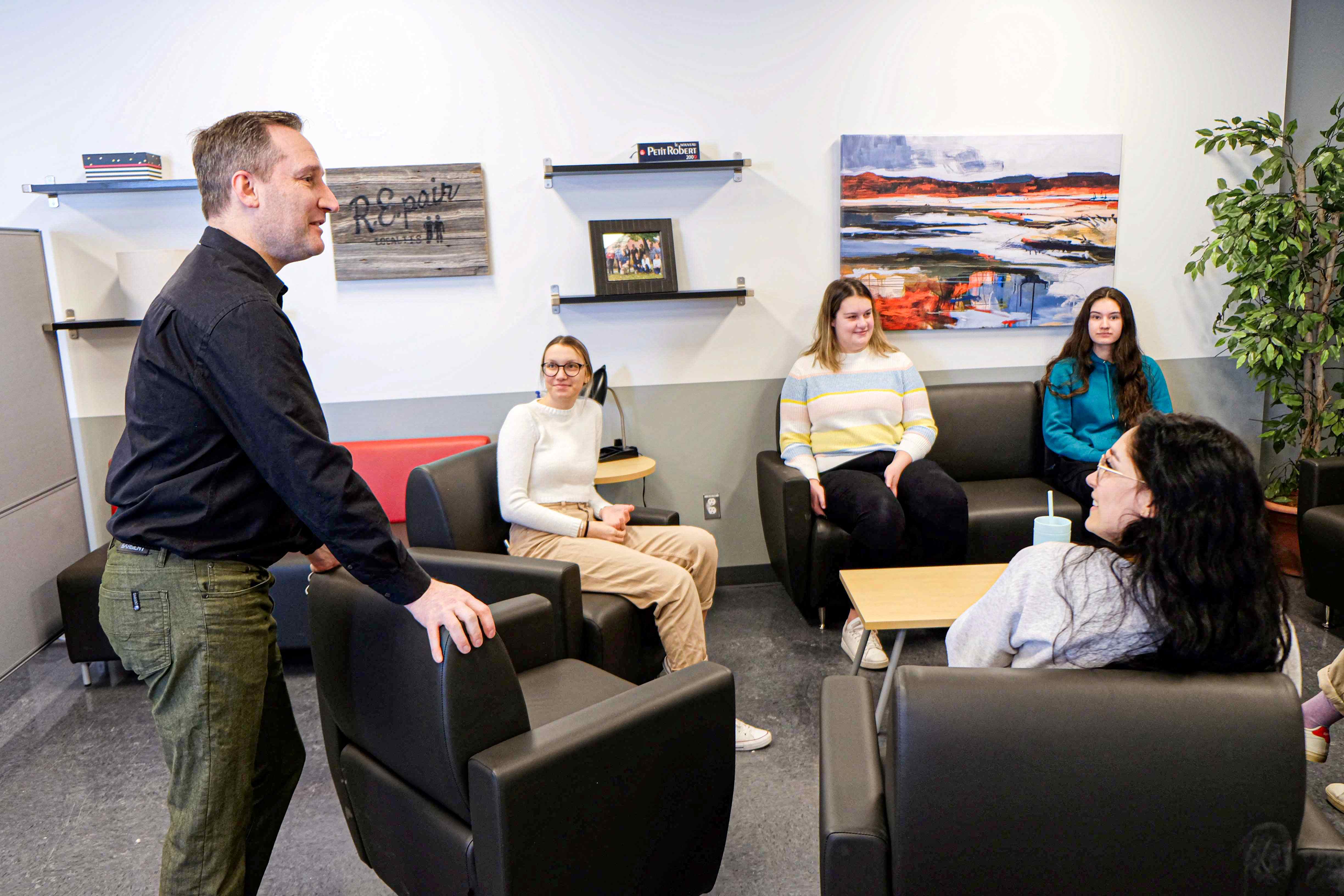 étudiants-professeur-travail-social