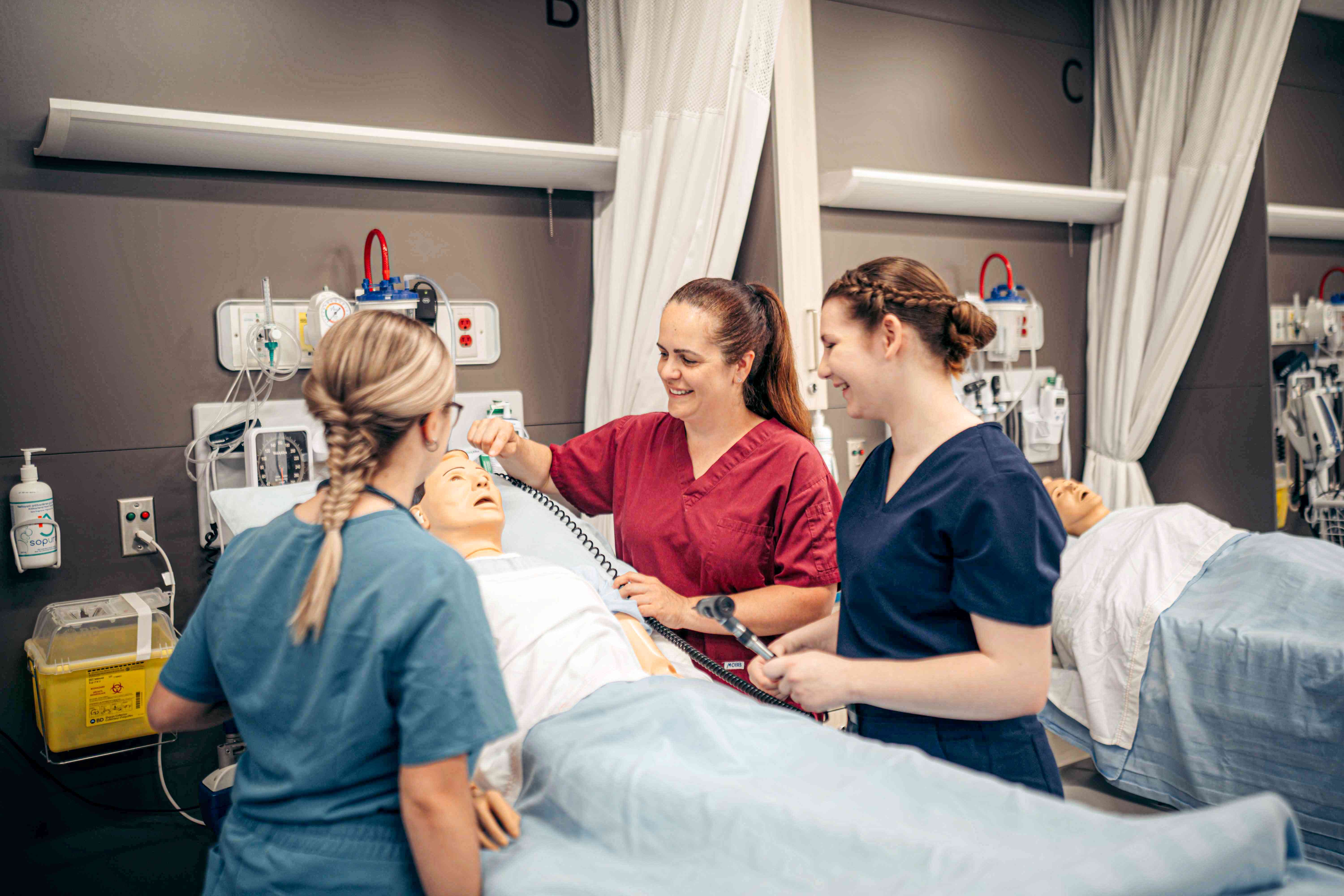 soins-infirmiers-étudiants-professeur