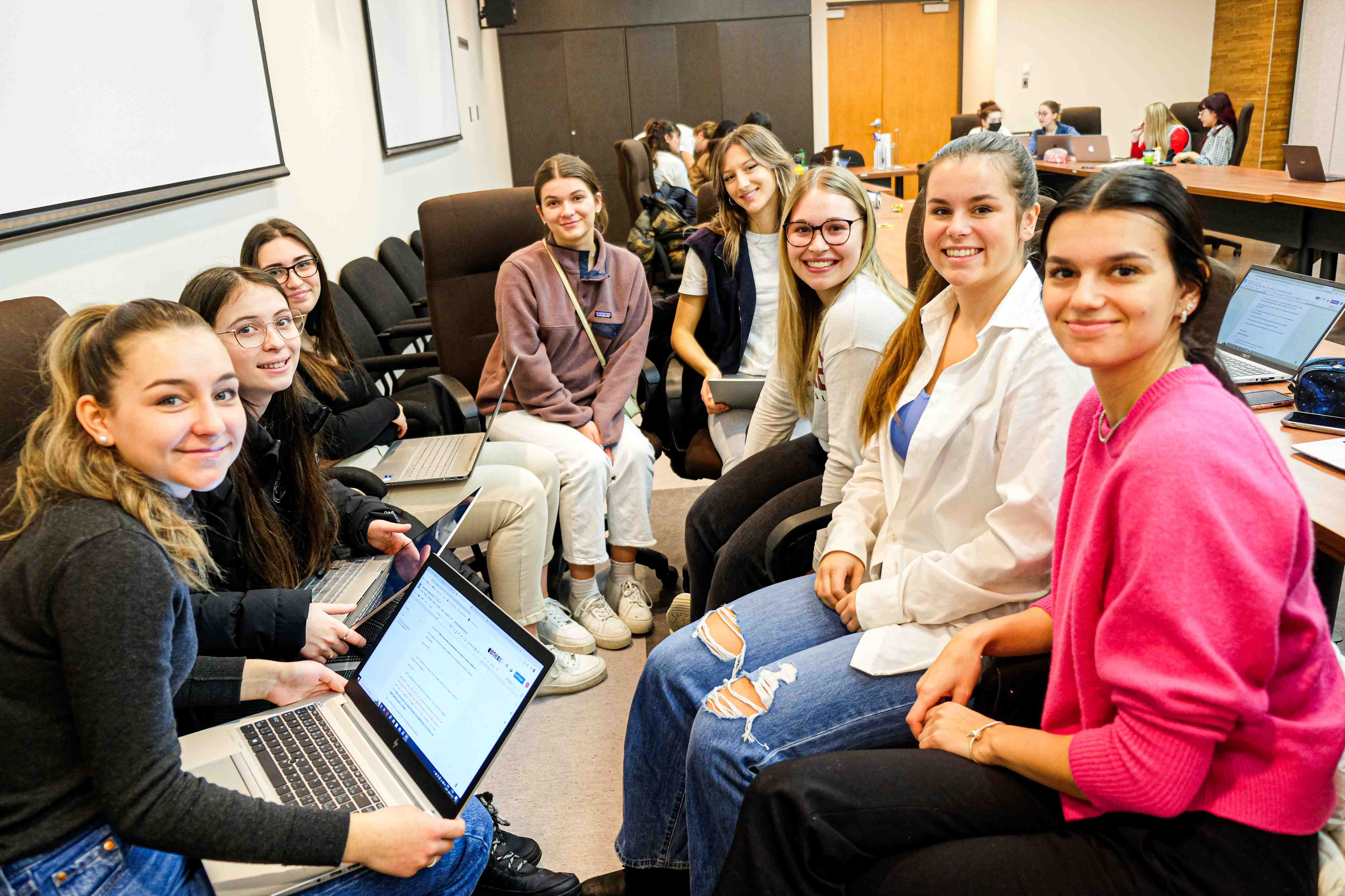vie-politique-salle-conférence-étudiants-3